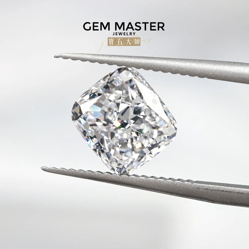 Cushion cut Lab grown diamonds including a GIA IGI certificate 
Colour: D E F 
Clarity: VVS
Sizes: 0.5ct 1ct
Cut: Excellent cut