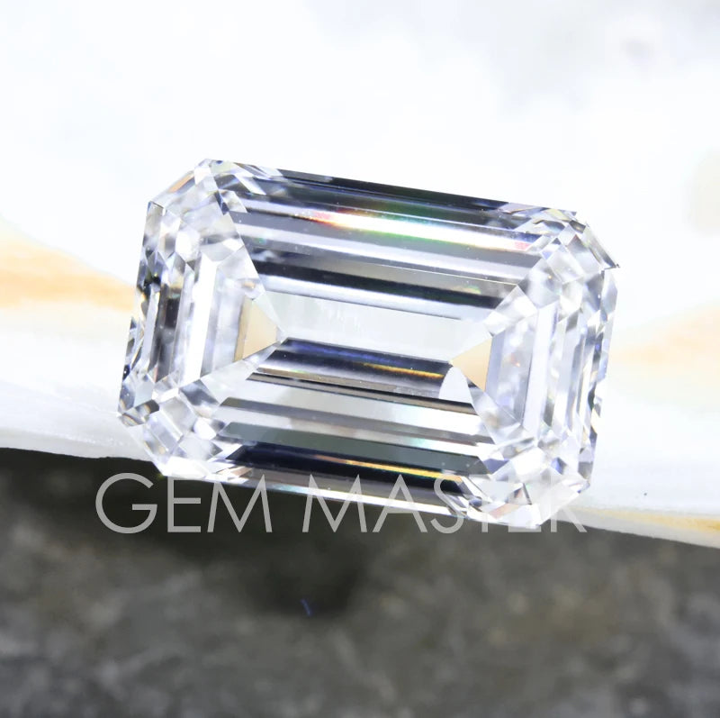 Emerald cut Lab Diamond With GIA IGI certificate
Clarity: VVS VS
Colour: D E F
Size: 1ct 2ct 3ct
Cut: Excellent cut