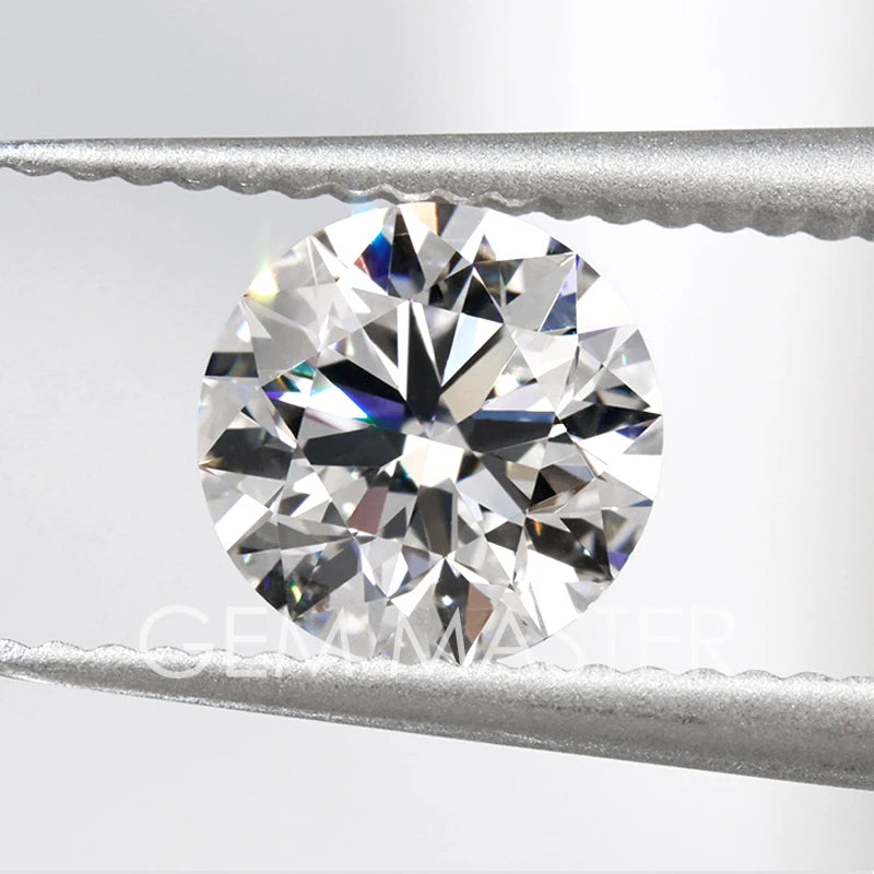 Round Brilliant cut Lab grown diamonds including a GIA IGI certificate 
Colour: D E F G 
Clarity: VVS 
Sizes: 1ct 2ct 3ct